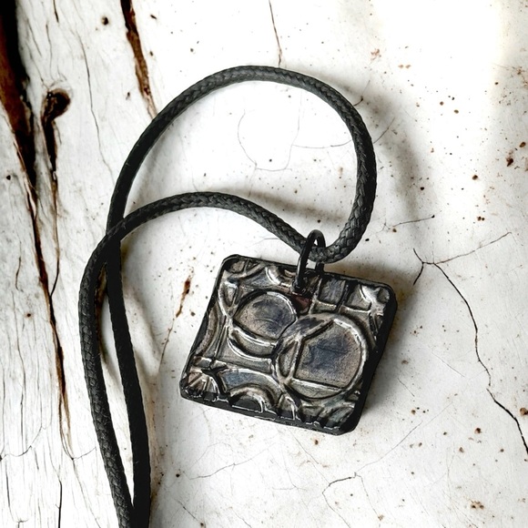 5 For $25💫Black and Gray Metallic Pendant Necklace - Picture 4 of 4